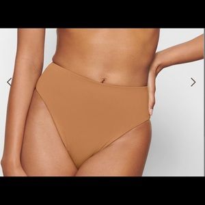 SKIMS SWIM Bandeau top & high waisted bottoms. SZ MED.